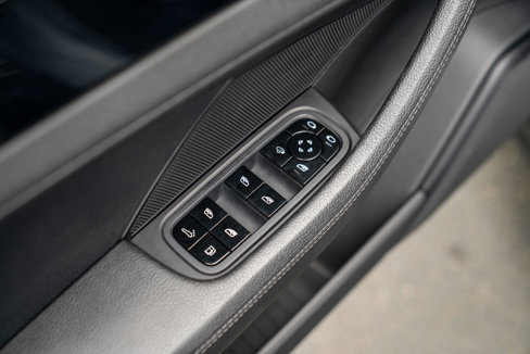 Used 2018 Porsche Panamera 4 image 13