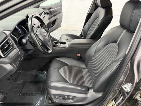 Used 2023 Toyota Camry SE image 11