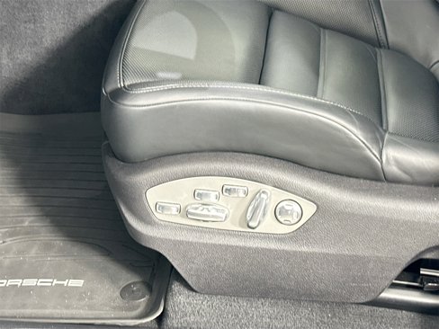 Certified 2024 Porsche Macan image 34