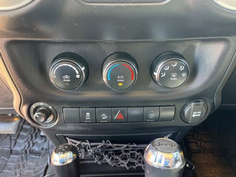 Used 2015 Jeep Wrangler Unlimited Sahara w/ Connectivity Group image 22