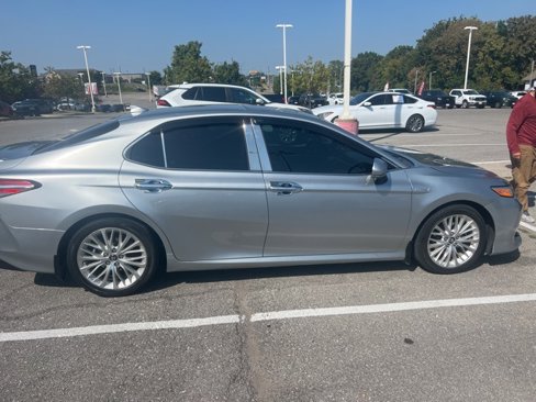 Used 2018 Toyota Camry XLE image 4