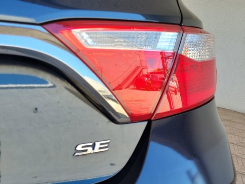 Used 2017 Toyota Camry SE image 28