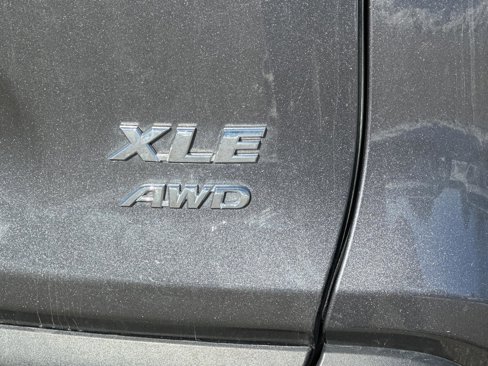 Used 2022 Toyota RAV4 XLE Premium image 9