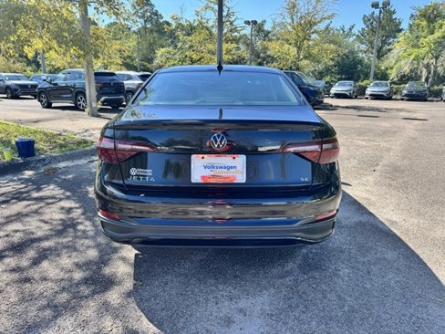 Certified 2024 Volkswagen Jetta SE image 5