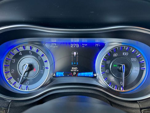 Used 2018 Chrysler 300 Limited w/ Safetytec Plus Group image 6