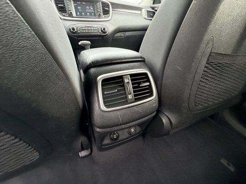 Used 2020 Kia Sorento LX image 33