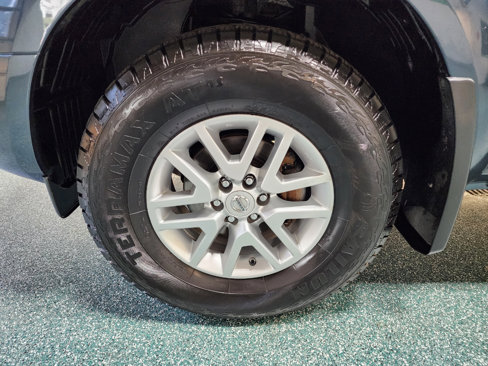 Used 2014 Nissan Frontier SV image 12