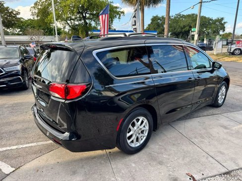 Used 2020 Chrysler Voyager Lxi image 10