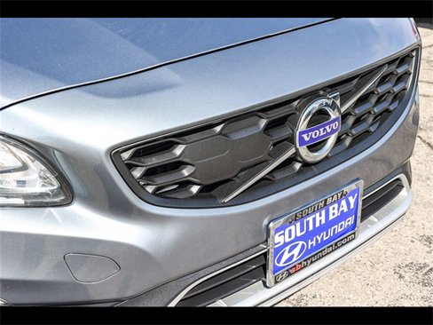 Used 2018 Volvo V60 T5 Cross Country w/ Convenience Package image 11