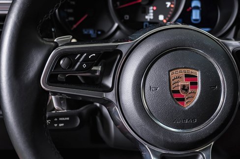 Certified 2018 Porsche Macan image 20