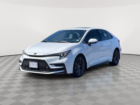 Used 2025 Toyota Corolla SE image 3
