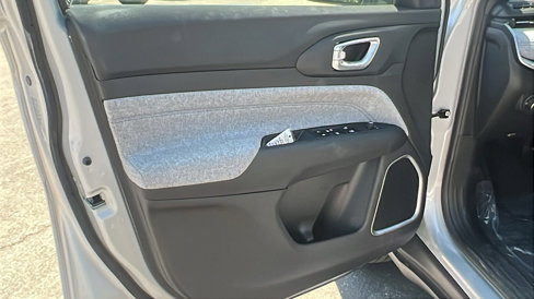 New 2025 Jeep Compass Latitude image 13