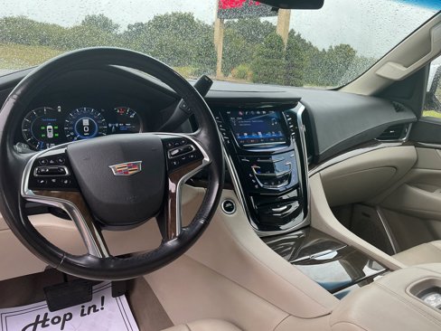 Used 2019 Cadillac Escalade Luxury image 12