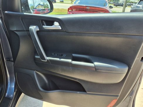 Used 2019 Kia Sportage LX image 17