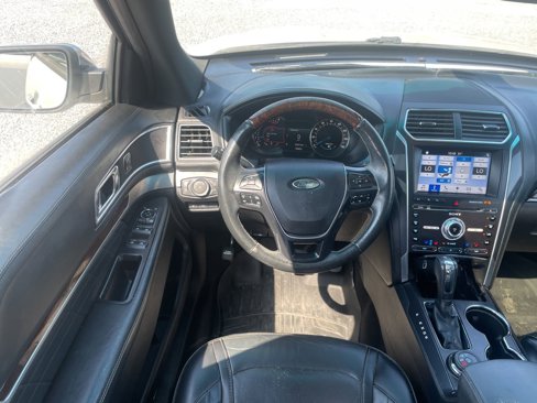 Used 2017 Ford Explorer Platinum image 11
