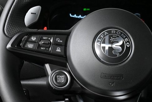 New 2024 Alfa Romeo Tonale Veloce image 11