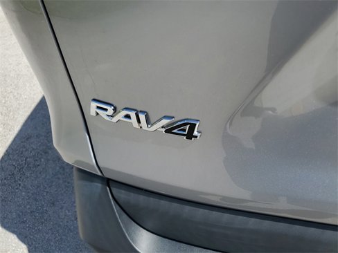 Used 2021 Toyota RAV4 XLE image 6