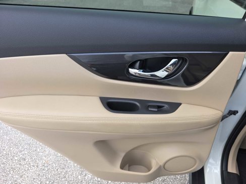 Used 2019 Nissan Rogue SV image 32