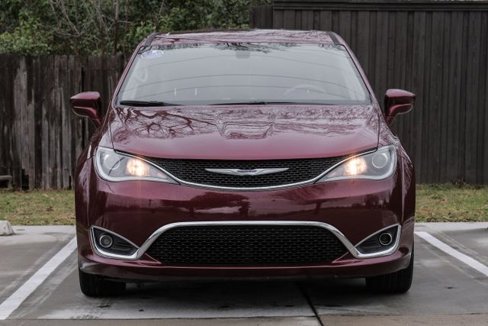 Used 2018 Chrysler Pacifica Touring Plus w/ Tire & Wheel Group image 7