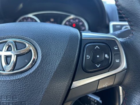 Used 2017 Toyota Camry SE w/ Moonroof Package image 17