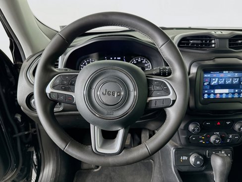 Used 2018 Jeep Renegade Latitude image 17