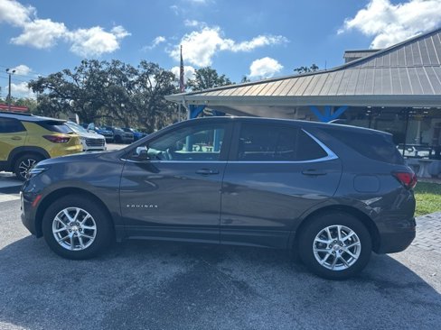 Used 2023 Chevrolet Equinox LT image 2