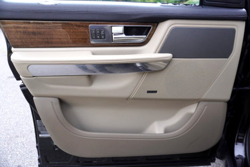 Used 2011 Land Rover Range Rover Sport HSE image 25