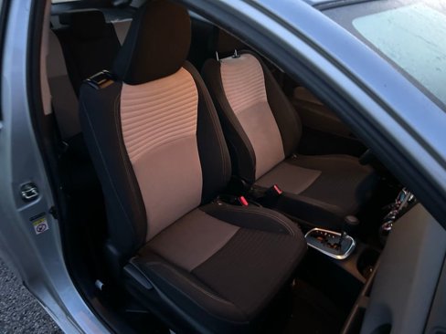 Used 2018 Toyota Yaris L image 14