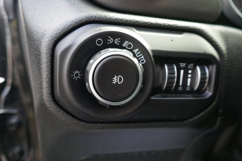 Used 2018 Jeep Wrangler Unlimited Sahara image 21