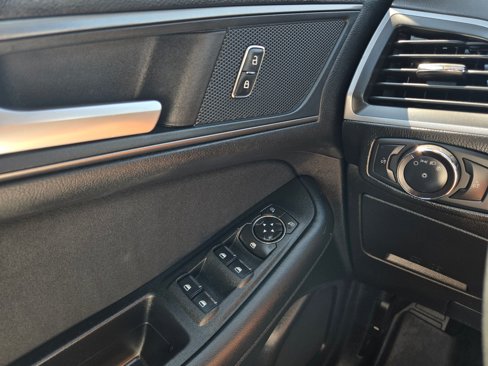 Used 2019 Ford Edge SE image 21