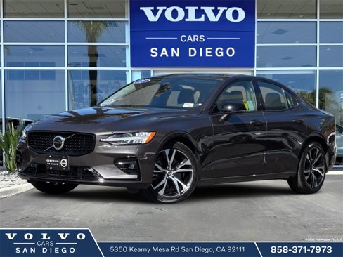 Certified 2025 Volvo S60 B5 Core image 1