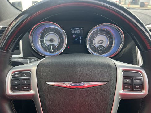 Used 2013 Chrysler 300 C image 29
