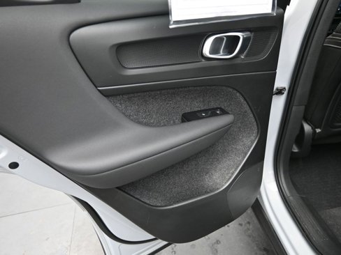 Certified 2022 Volvo XC40 P8 Recharge Ultimate image 28