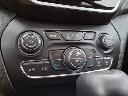 Used 2021 Jeep Cherokee Limited image 14