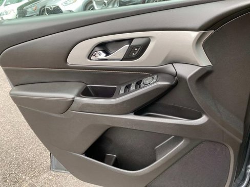Used 2020 Chevrolet Traverse LS image 18