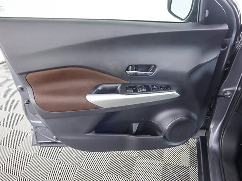Used 2019 Nissan Kicks SR image 19