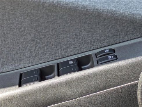 Used 2015 Nissan Xterra X image 2