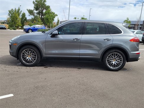 Used 2017 Porsche Cayenne S image 2
