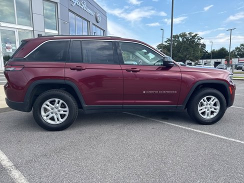 Used 2023 Jeep Grand Cherokee Laredo image 11
