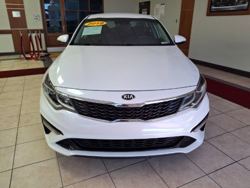 Used 2019 Kia Optima LX image 2