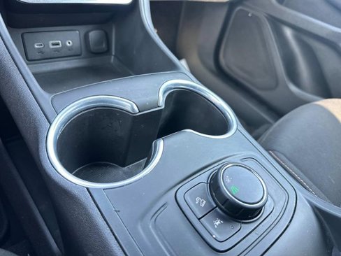 Used 2021 GMC Terrain SLE image 27