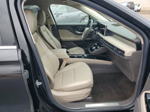 Certified 2022 Lincoln Corsair AWD w/ Equipment Group 101A image 9