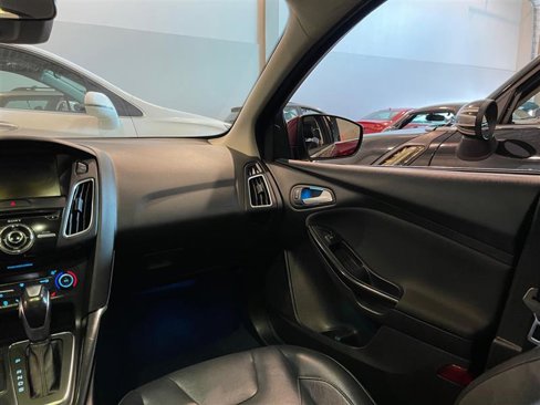 Used 2017 Ford Focus Titanium w/ Titanium Technology Package image 7