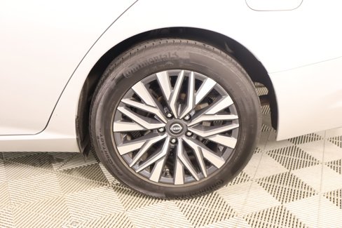 Used 2024 Nissan Altima 2.5 SV image 17