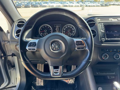 Used 2016 Volkswagen Tiguan R-Line image 18