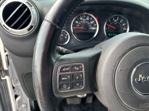 Used 2015 Jeep Wrangler Unlimited Sahara w/ Connectivity Group image 24