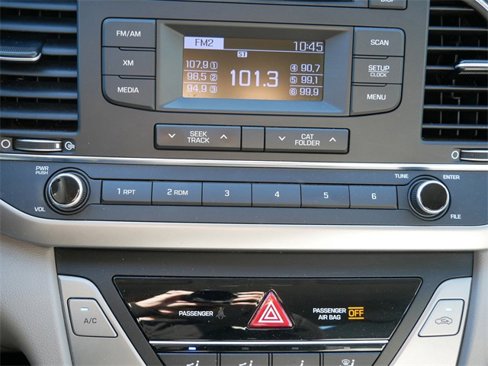 Used 2017 Hyundai Elantra SE image 19