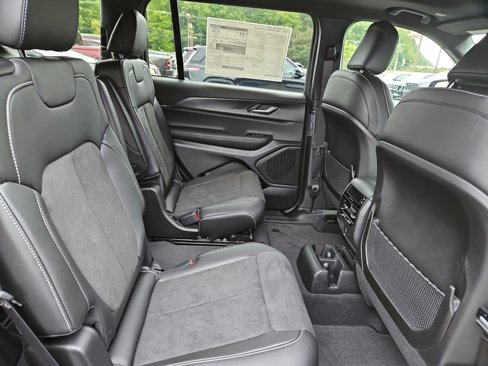 New 2025 Jeep Grand Cherokee L Altitude image 17