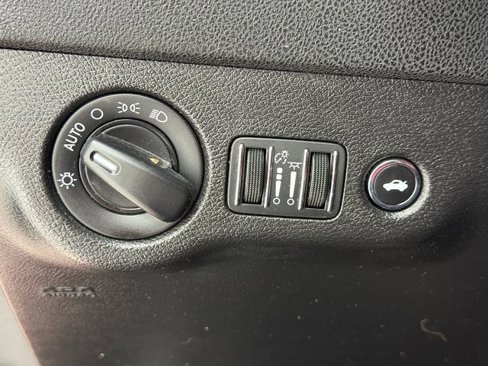 Used 2020 Dodge Charger SXT w/ Leather Interior Group image 10