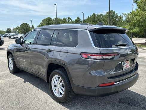 Used 2023 Jeep Grand Cherokee L Laredo image 5